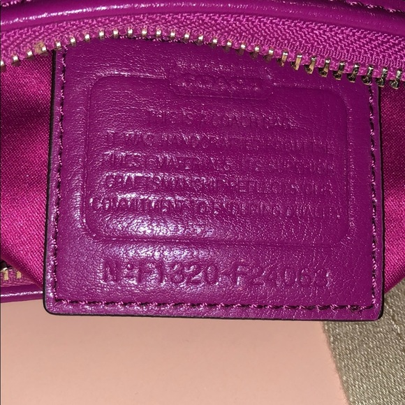 Coach Daisy Signature Convertible Hobo-NWOT - Picture 4 of 6